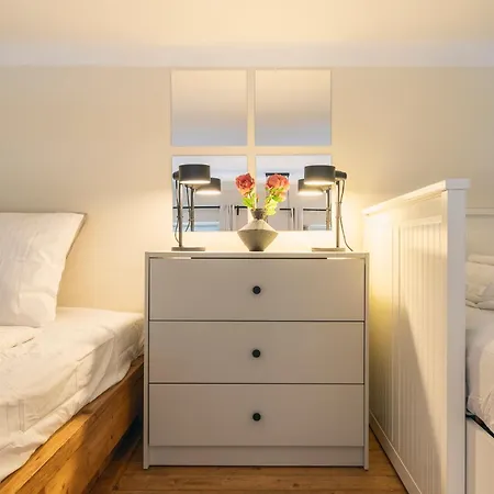 Bp Loft Getaway Close To Ny Cafe Apartman